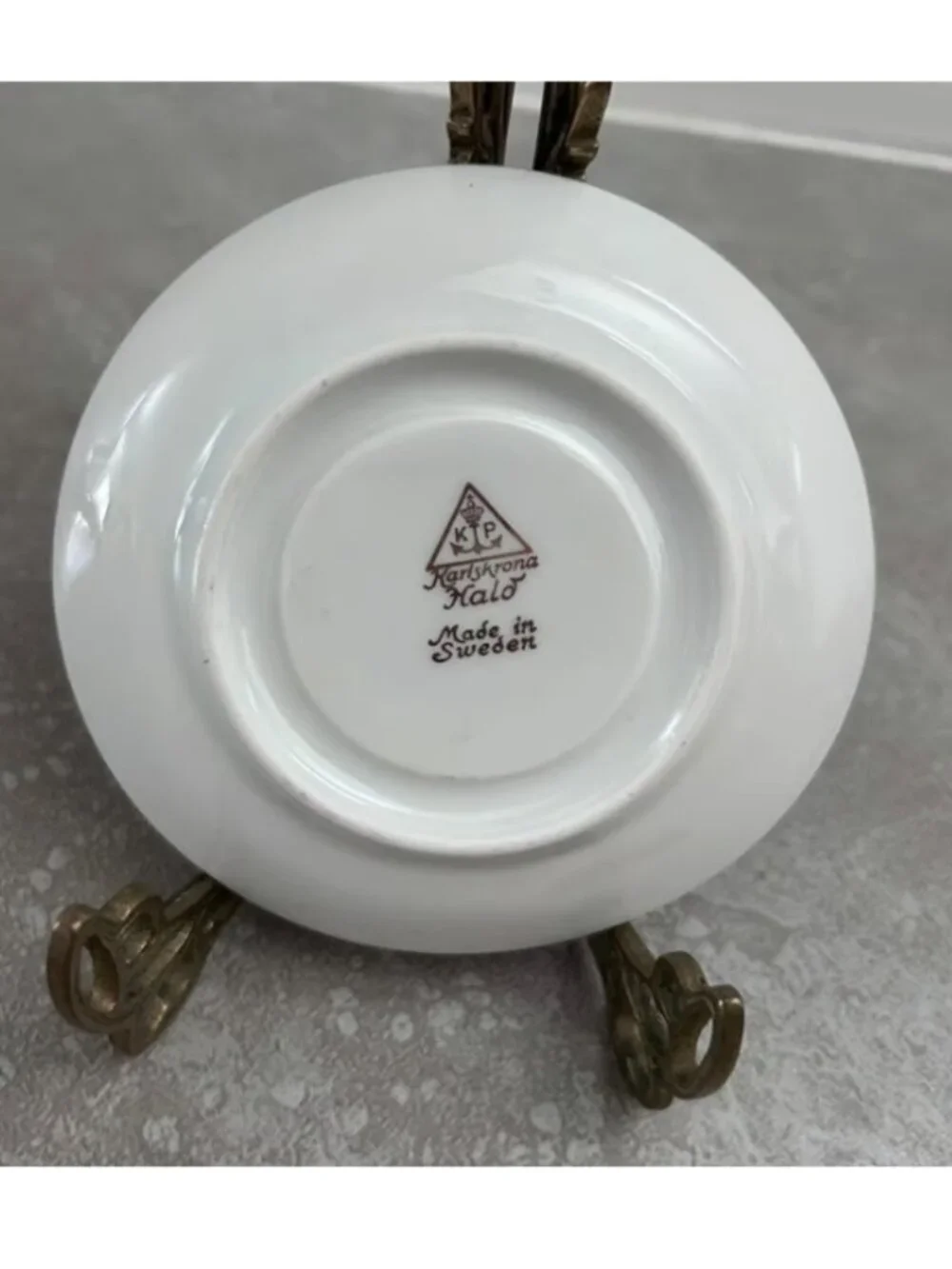 Antique Swedish Maroon 4